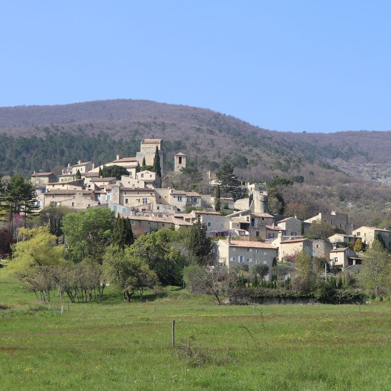 Le village Le Poët-Laval, plus beau village de France