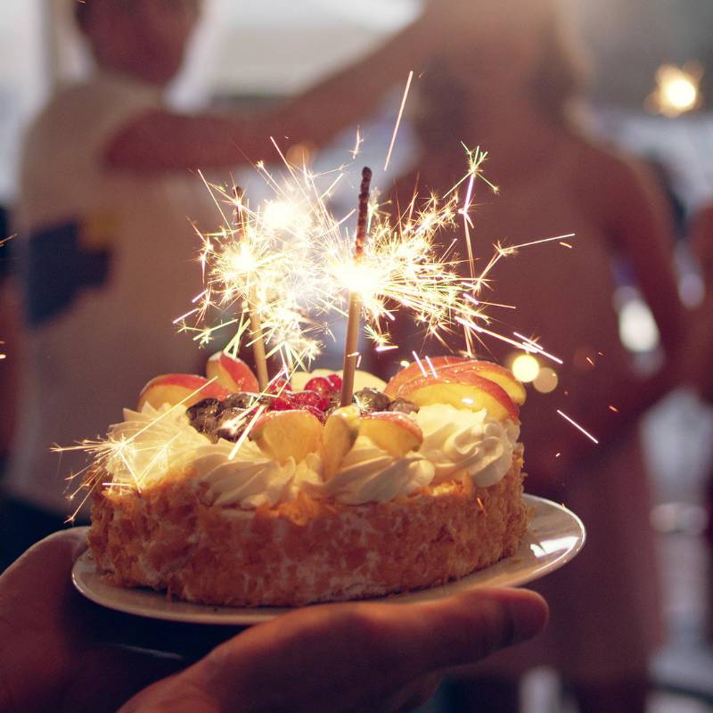 Gateau d'anniversaire en Drôme Provençale avec bougie au Domaine de Chabotte